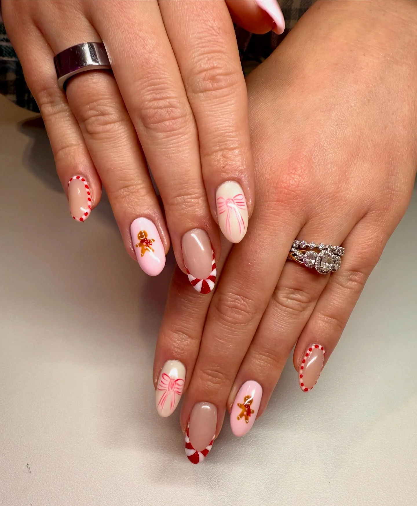 30 Simple Candy Cane Christmas Nail ideas That Look Super Cute 16 Ellss Xmas nails
