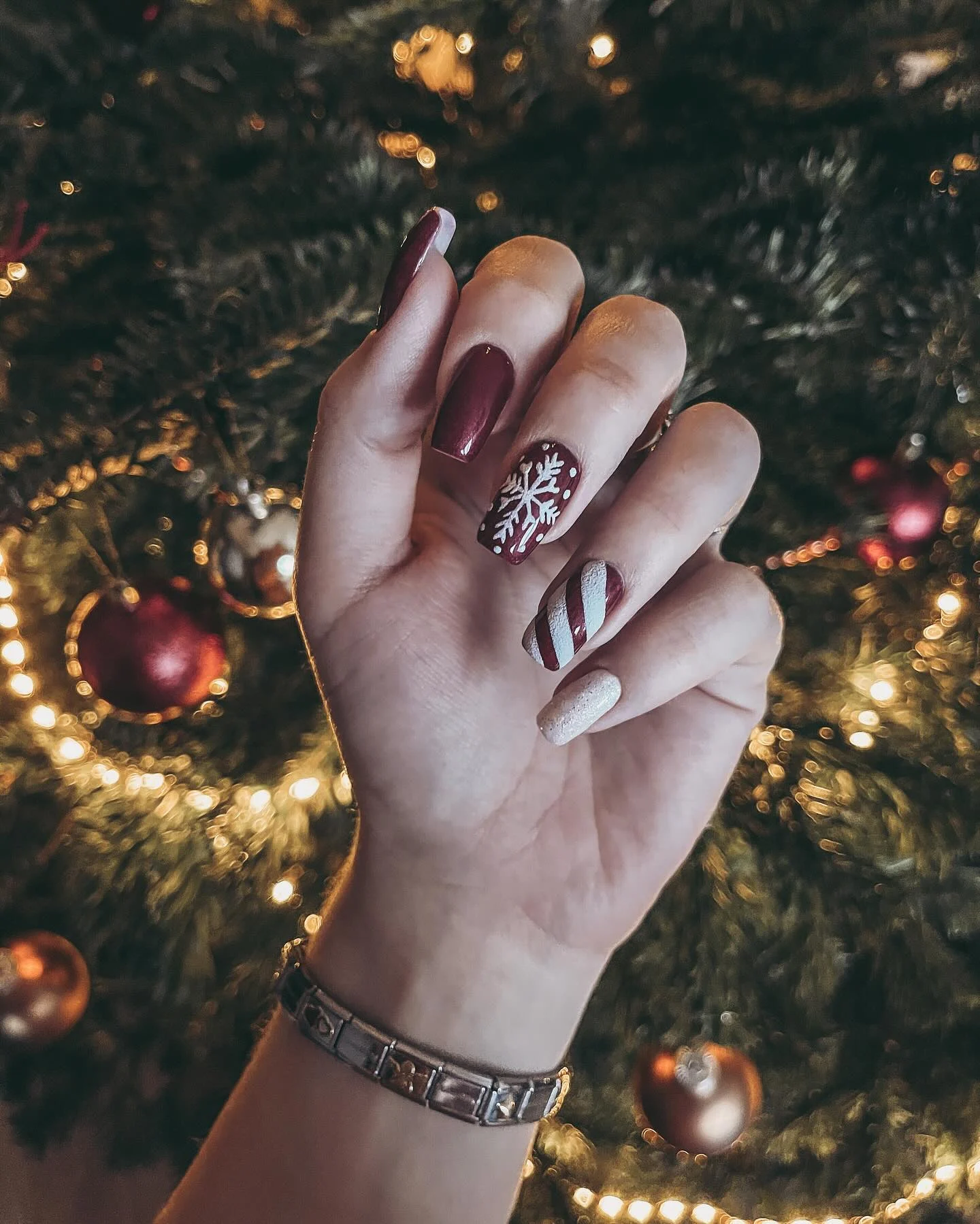 30 Simple Candy Cane Christmas Nail ideas That Look Super Cute 12 Julias Xmas nails
