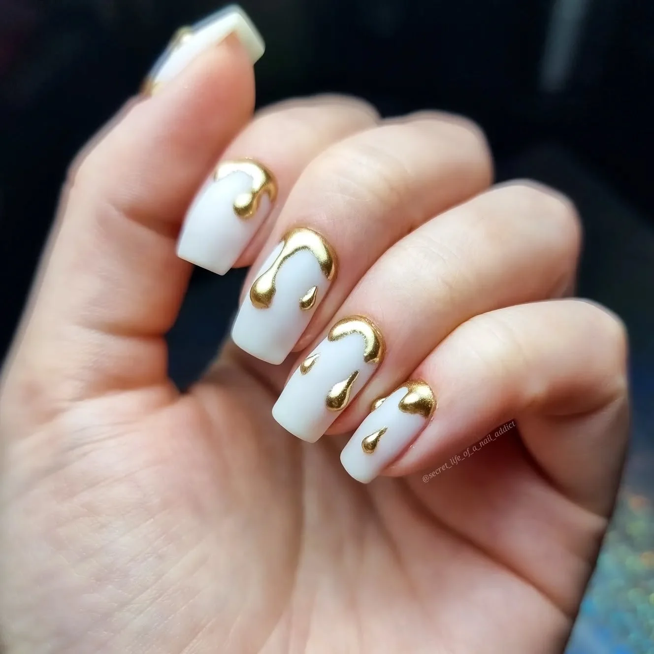 18+ Cute Short Fall Nails Ideas with Neutral Tones You’ll Love This Season 9 Matte Cream Nails with Gold Detail