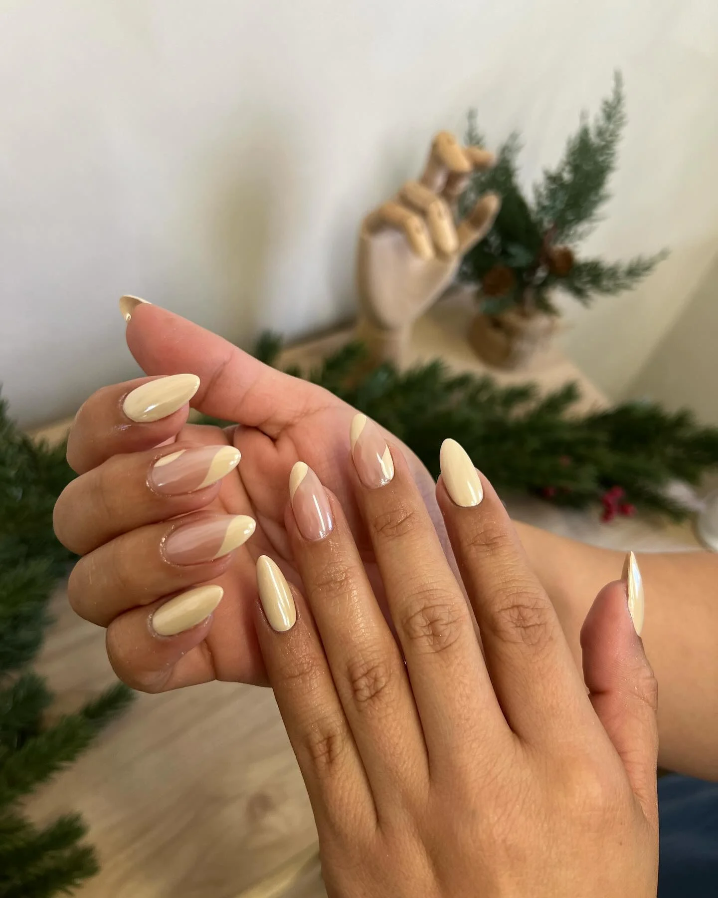 18+ Cute Short Fall Nails Ideas with Neutral Tones You’ll Love This Season 12 Vanilla Swirl Nail Art