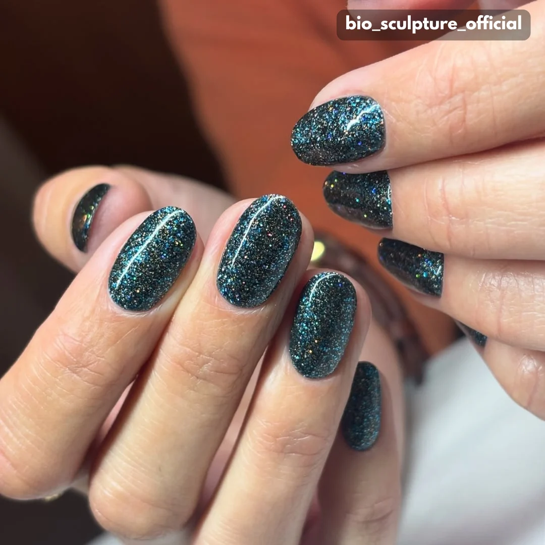 18 Cute & Easy New Year Nails That Look Salon-Perfect 8 bio_sculpture_official Galactic Glam nail art