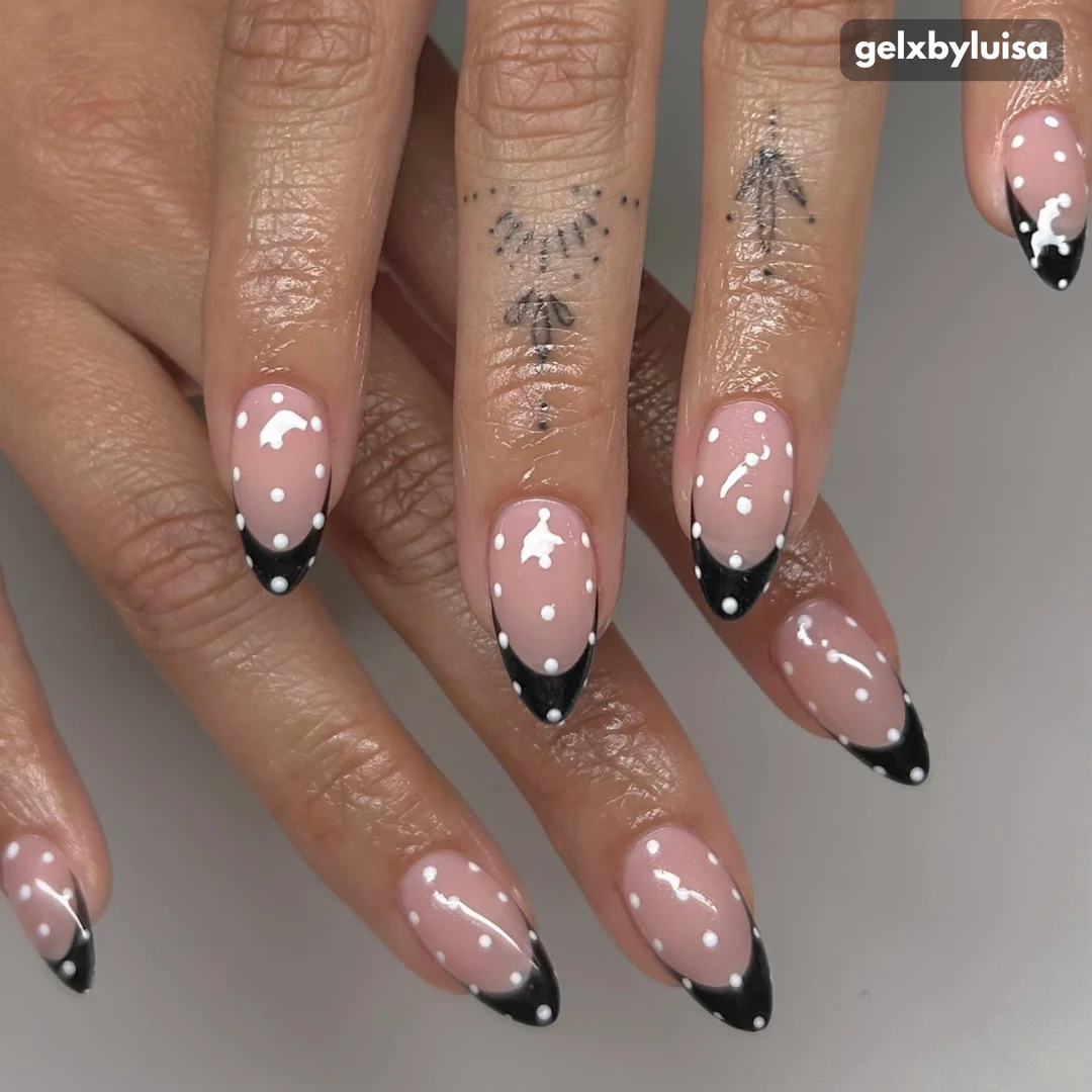 18 Cute & Easy New Year Nails That Look Salon-Perfect 13 gelxbyluisa New Eve Nails design