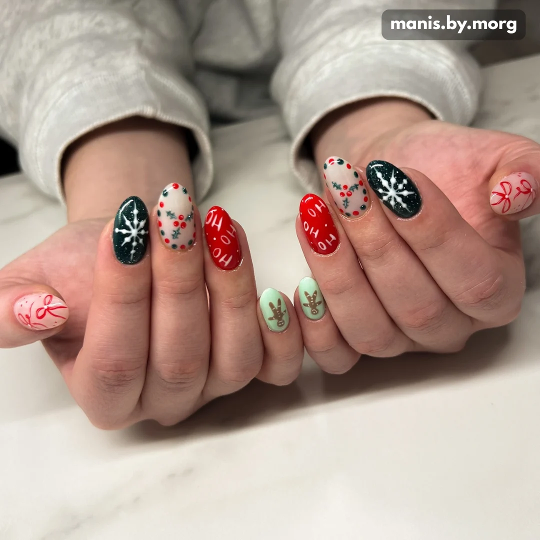 18 Cute & Easy New Year Nails That Look Salon-Perfect 16 manis.by.morg newyear nails art