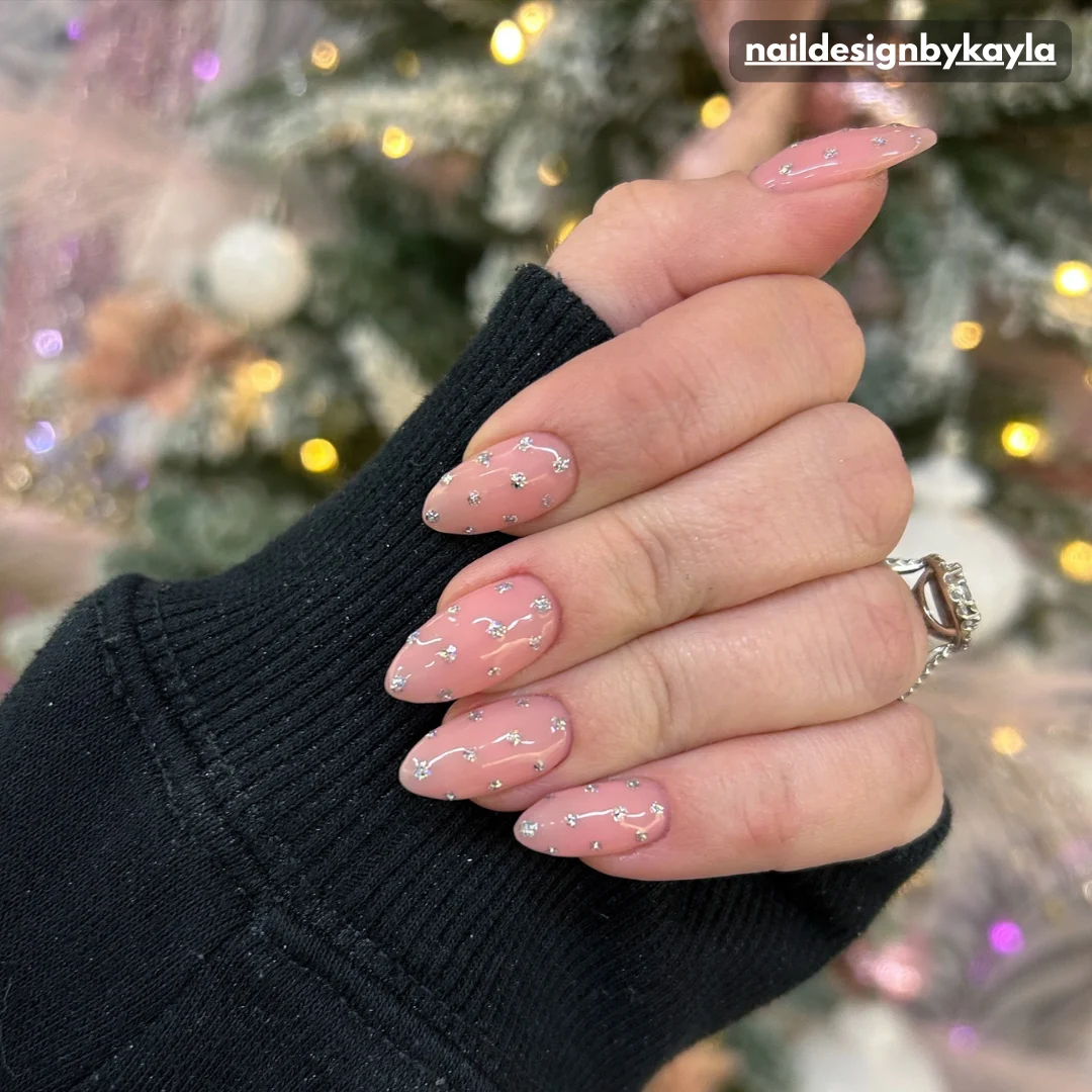 18 Cute & Easy New Year Nails That Look Salon-Perfect 4 Naildesignbykayla's Simple natural holiday nail art