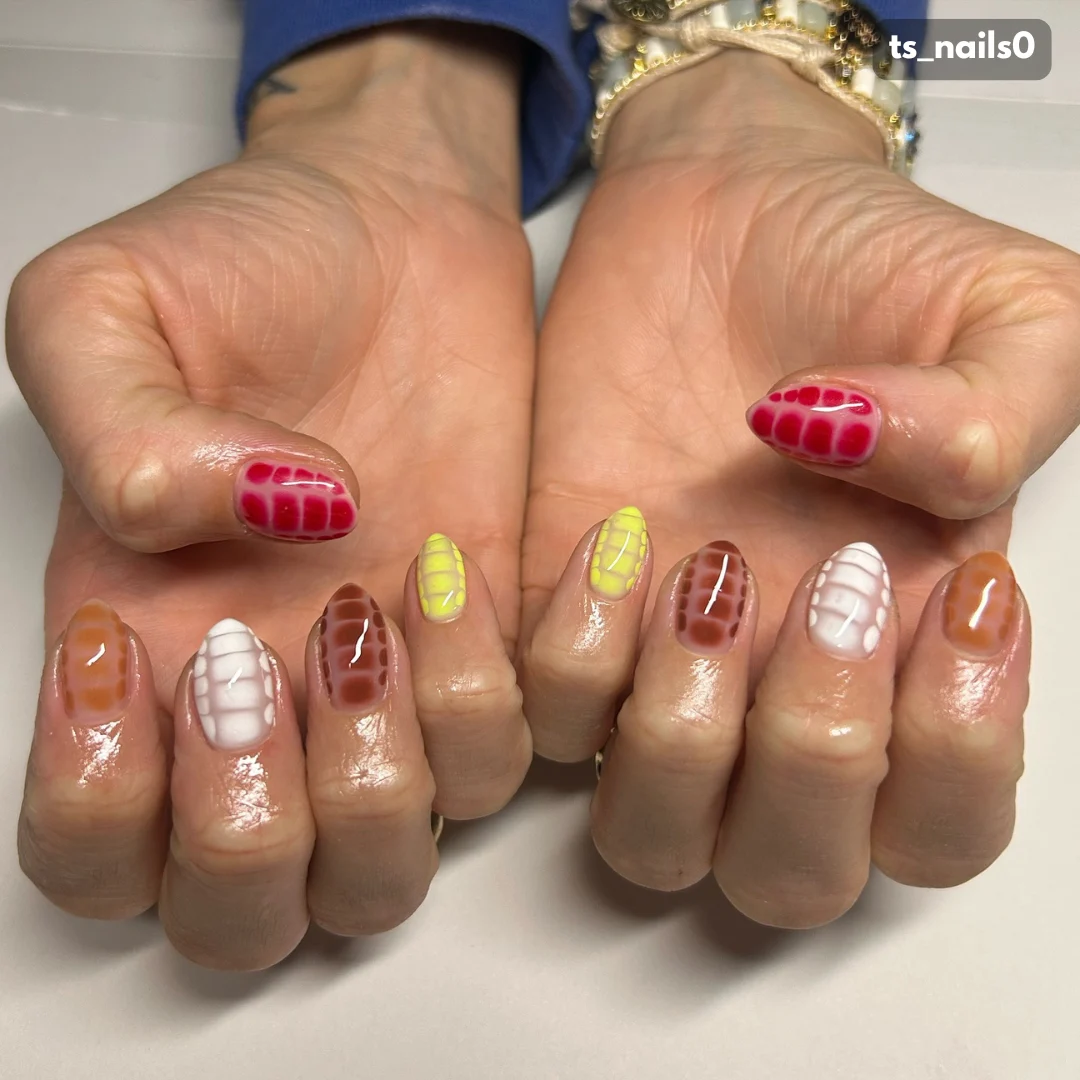 18 Cute & Easy New Year Nails That Look Salon-Perfect 14 ts_nails0 New Year cute nail art