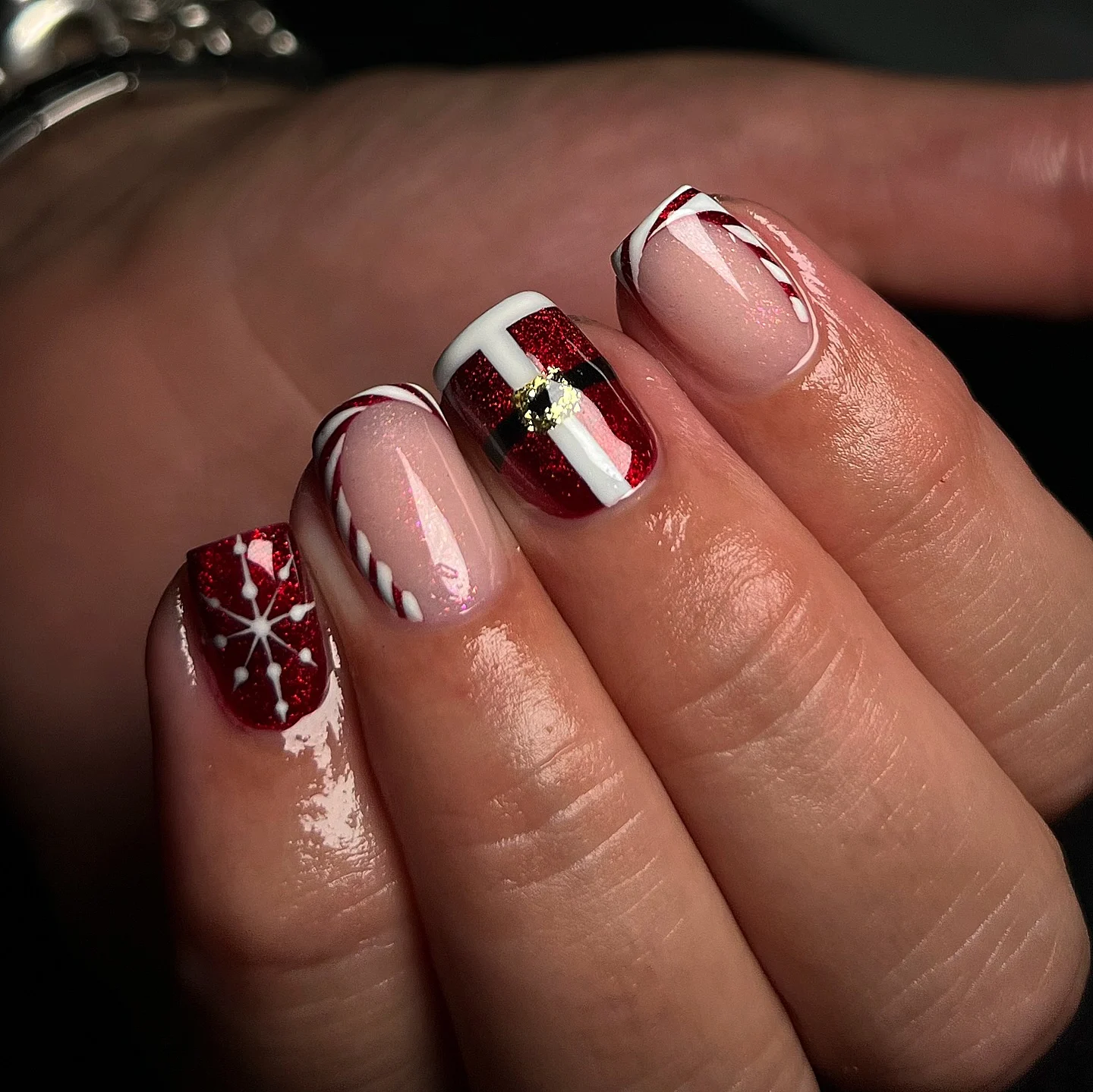 30 Simple Candy Cane Christmas Nail ideas That Look Super Cute 15 𝐃𝐚𝐢𝐬𝐲s Candy Cane Xmas Nails